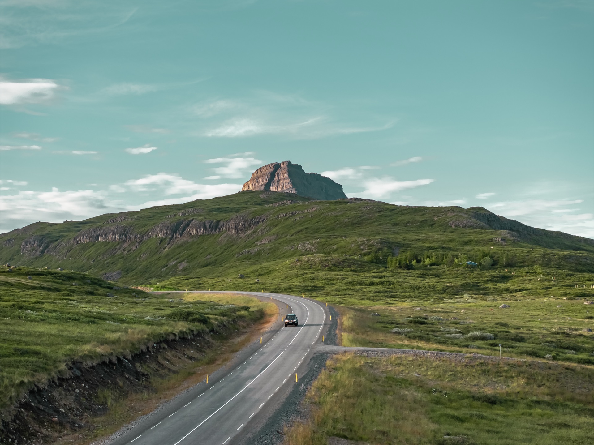 Mountain peaks and sky in the Icelandic highlands